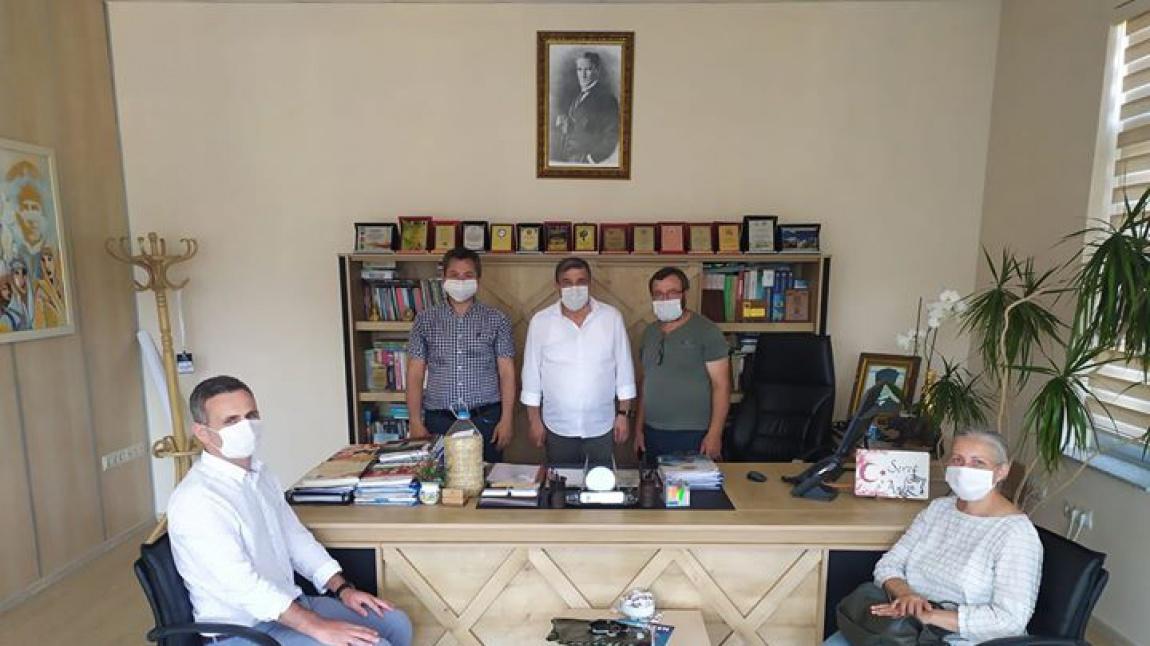 Okul Aile Birliğimiz Üyeleri Atakum Belediyesi Başkan Yardımcısı Sayın Şeref Aydın Bey'i Makamında Ziyaret Ettiler